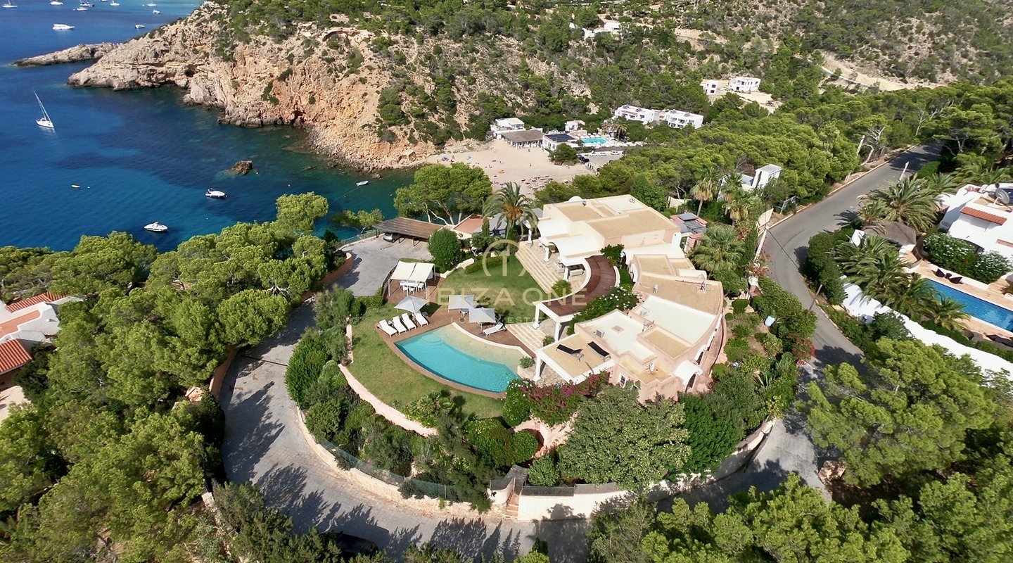 Villa in erster Meereslinie mit Meerzugang und herrlicher Aussicht zu vermieten, Ibiza