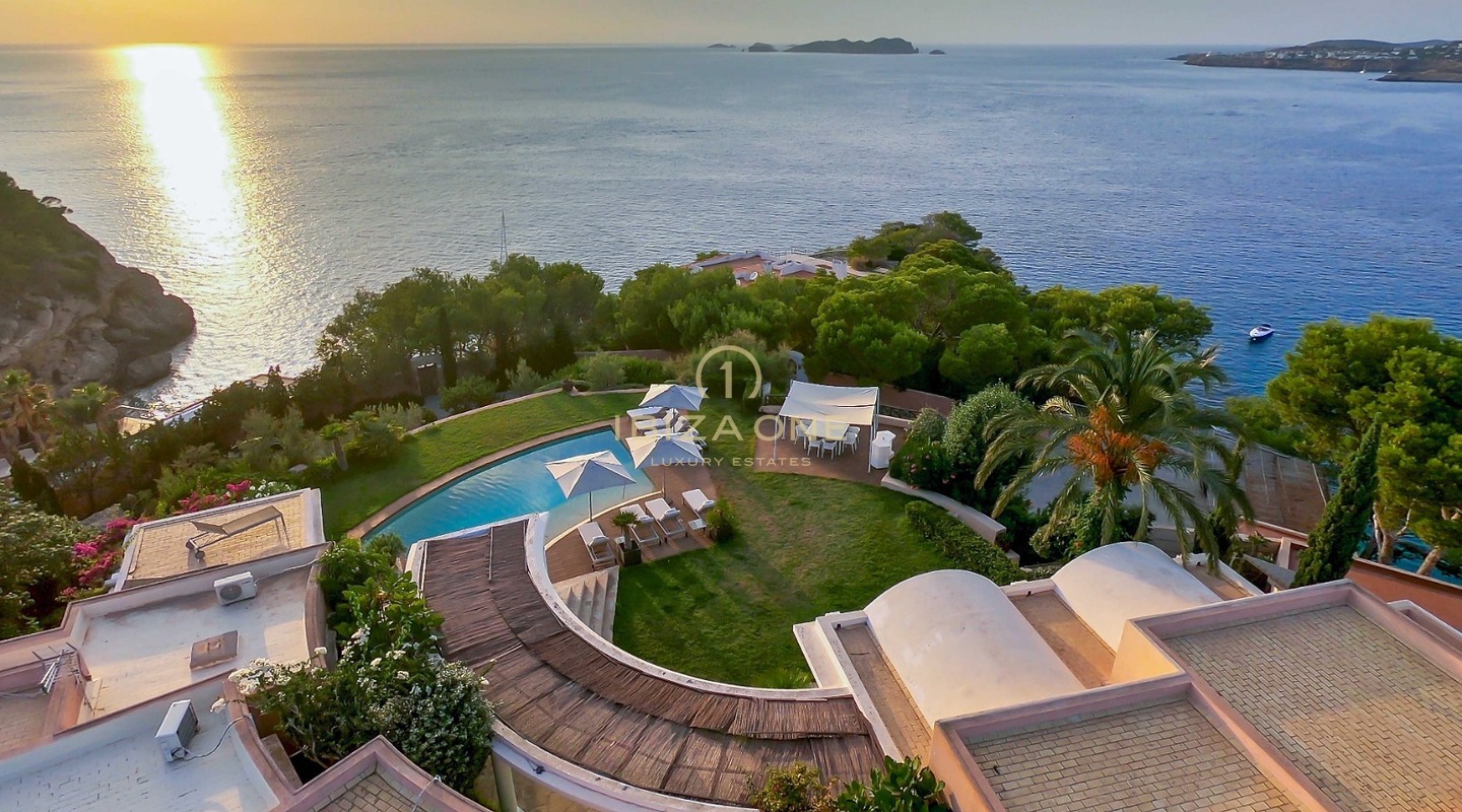 Villa in erster Meereslinie mit Meerzugang und herrlicher Aussicht zu vermieten, Ibiza