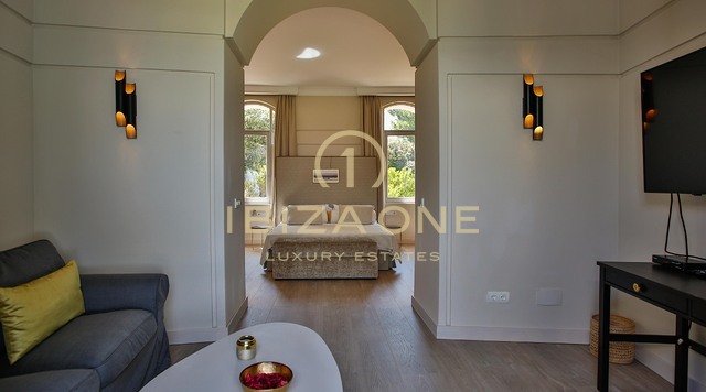 Villa aan de eerste zeelijn met toegang tot de zee en prachtig uitzicht te huur, Ibiza