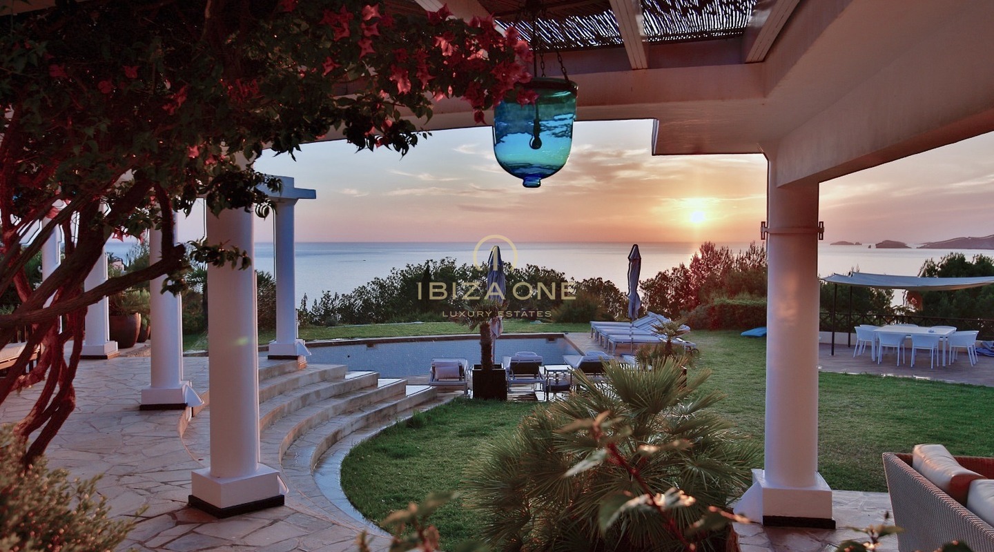 Villa in erster Meereslinie mit Meerzugang und herrlicher Aussicht zu vermieten, Ibiza