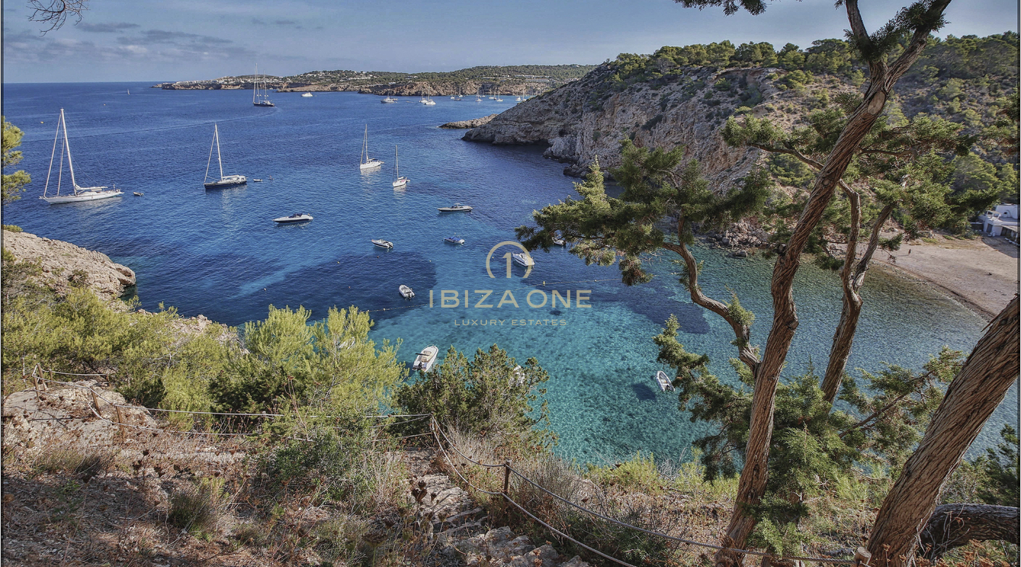 Villa en primera línea de mar con acceso al mar y hermosas vistas en alquiler, Ibiza