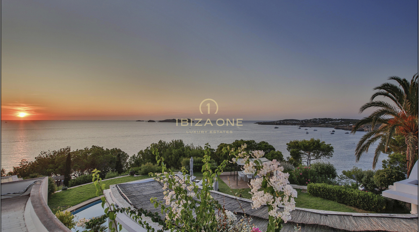 Villa aan de eerste zeelijn met toegang tot de zee en prachtig uitzicht te huur, Ibiza