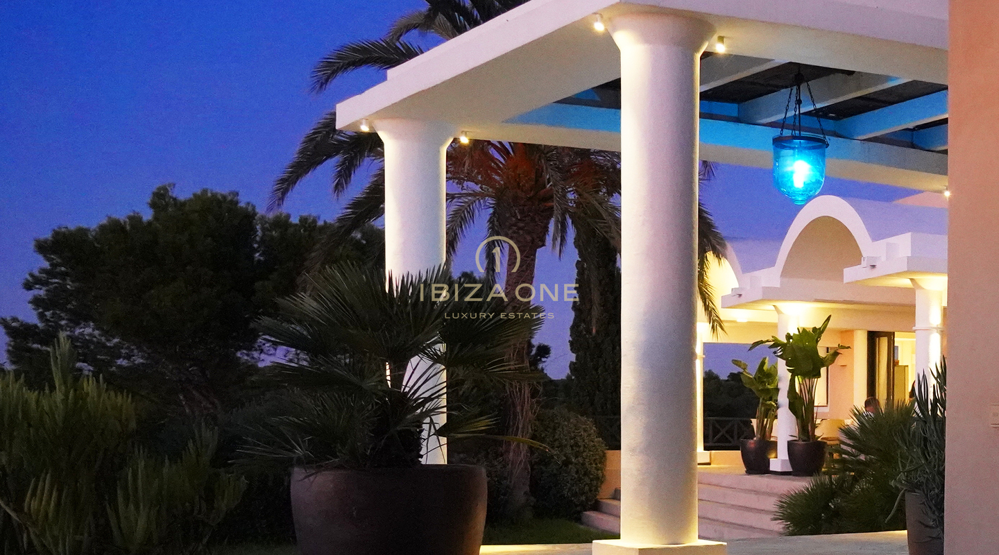 Villa in erster Meereslinie mit Meerzugang und herrlicher Aussicht zu vermieten, Ibiza