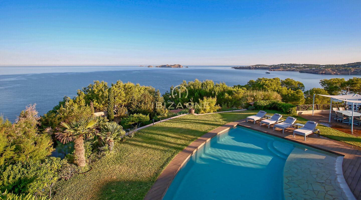 Villa en primera línea de mar con acceso al mar y hermosas vistas en alquiler, Ibiza