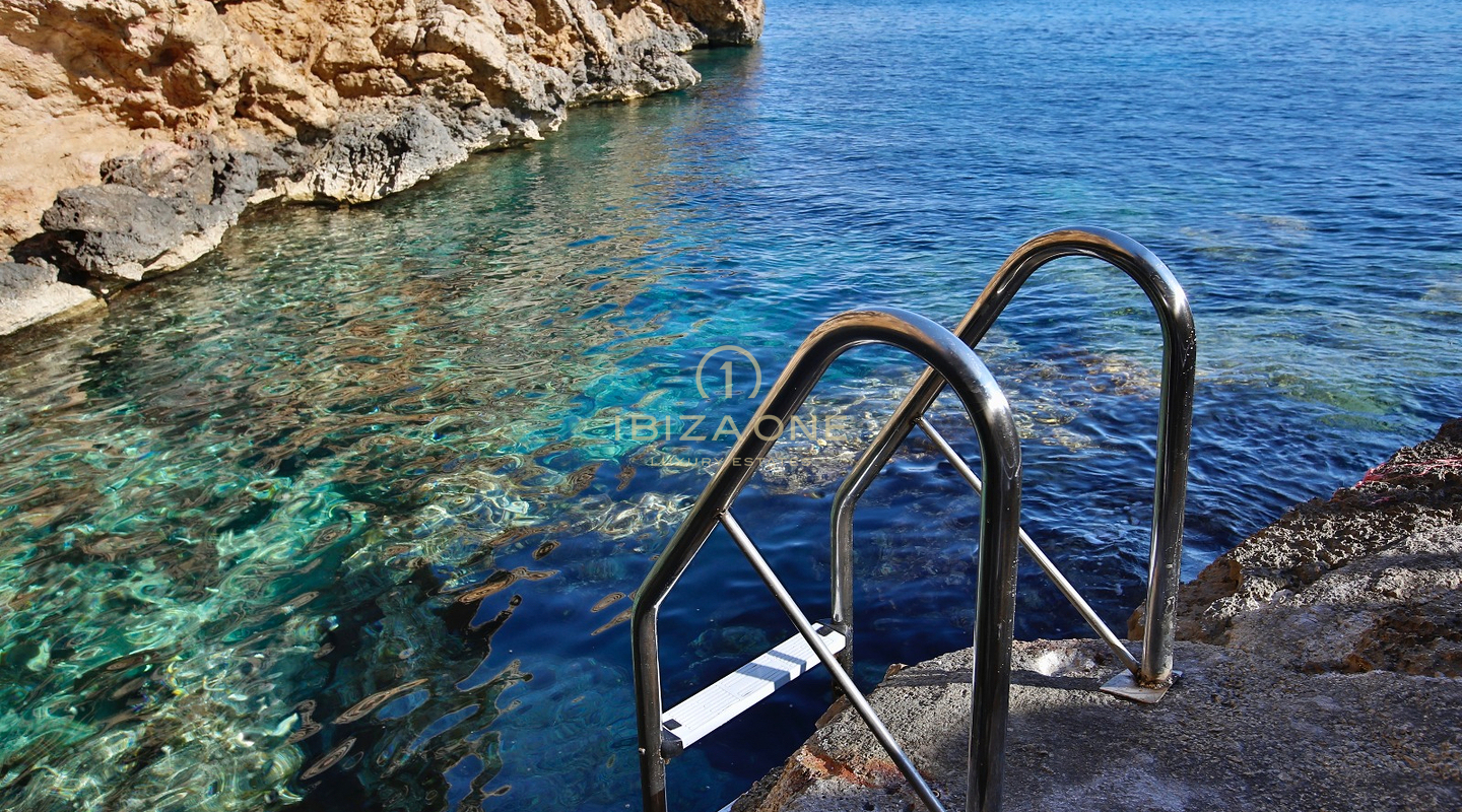 Villa in erster Meereslinie mit Meerzugang und herrlicher Aussicht zu vermieten, Ibiza