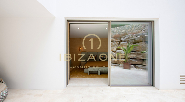 Il gioiello della corona di Ibiza: mega tenuta con vista panoramica sul mare e totale privacy in vendita a Santa Eulalia, Ibiza.