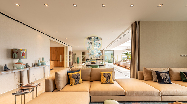 Il gioiello della corona di Ibiza: mega tenuta con vista panoramica sul mare e totale privacy in vendita a Santa Eulalia, Ibiza.