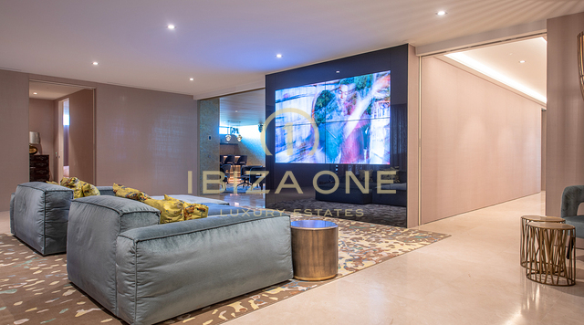 Il gioiello della corona di Ibiza: mega tenuta con vista panoramica sul mare e totale privacy in vendita a Santa Eulalia, Ibiza.