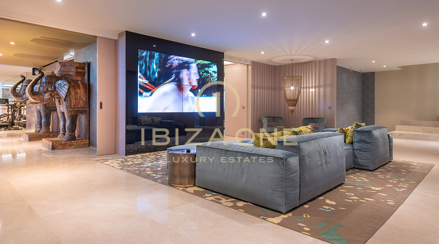 Il gioiello della corona di Ibiza: mega tenuta con vista panoramica sul mare e totale privacy in vendita a Santa Eulalia, Ibiza.