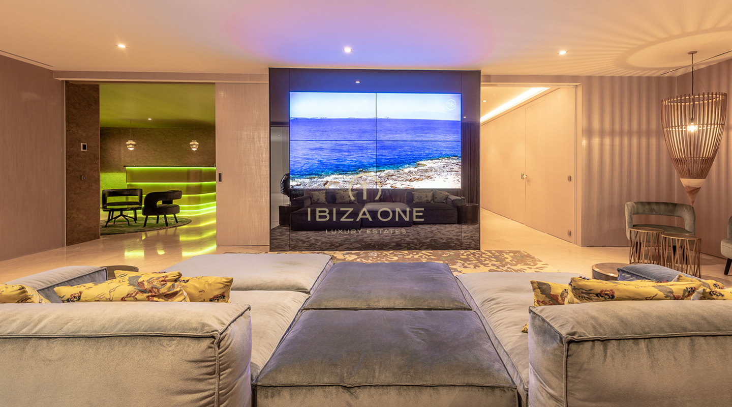 Il gioiello della corona di Ibiza: mega tenuta con vista panoramica sul mare e totale privacy in vendita a Santa Eulalia, Ibiza.