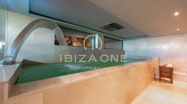 Il gioiello della corona di Ibiza: mega tenuta con vista panoramica sul mare e totale privacy in vendita a Santa Eulalia, Ibiza.