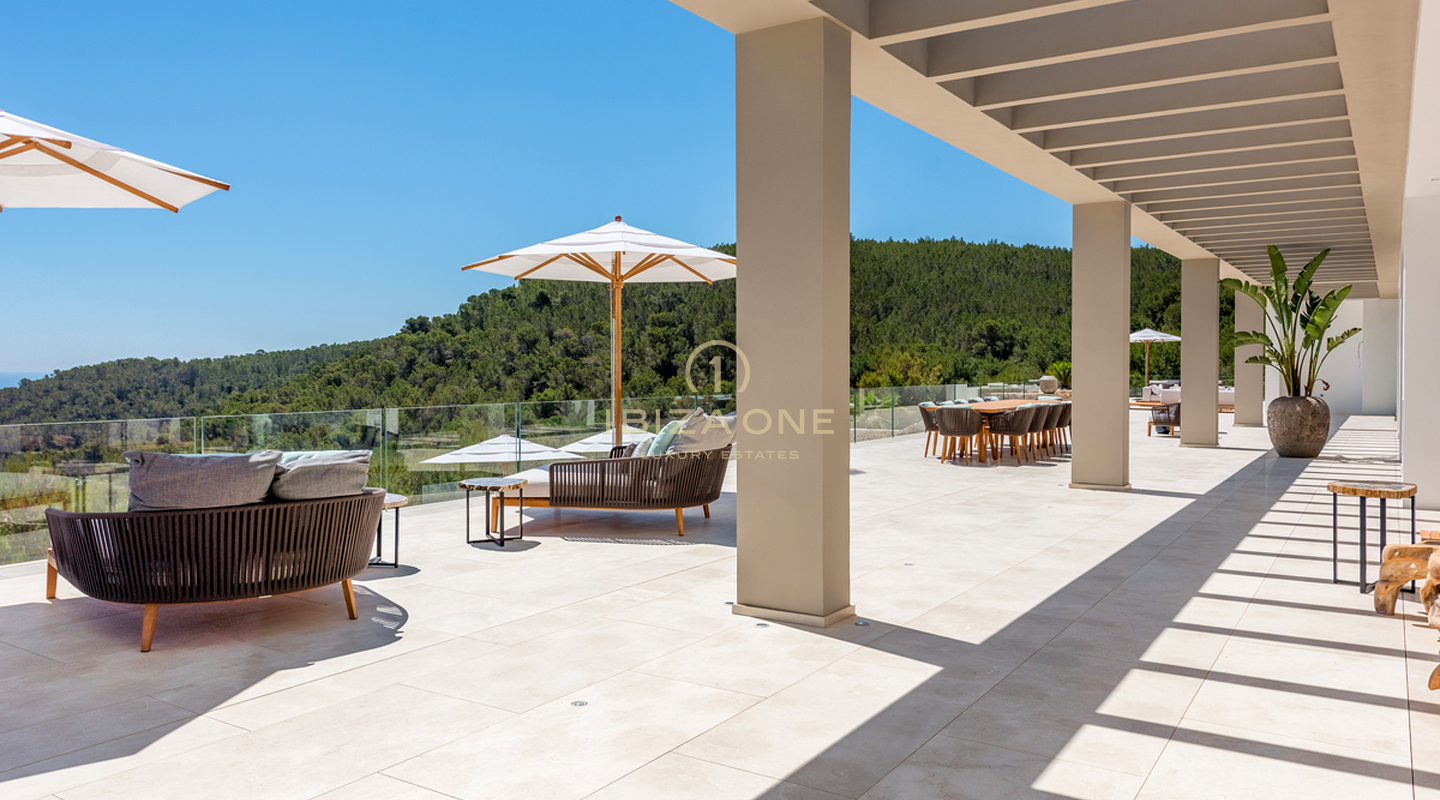 Il gioiello della corona di Ibiza: mega tenuta con vista panoramica sul mare e totale privacy in vendita a Santa Eulalia, Ibiza.