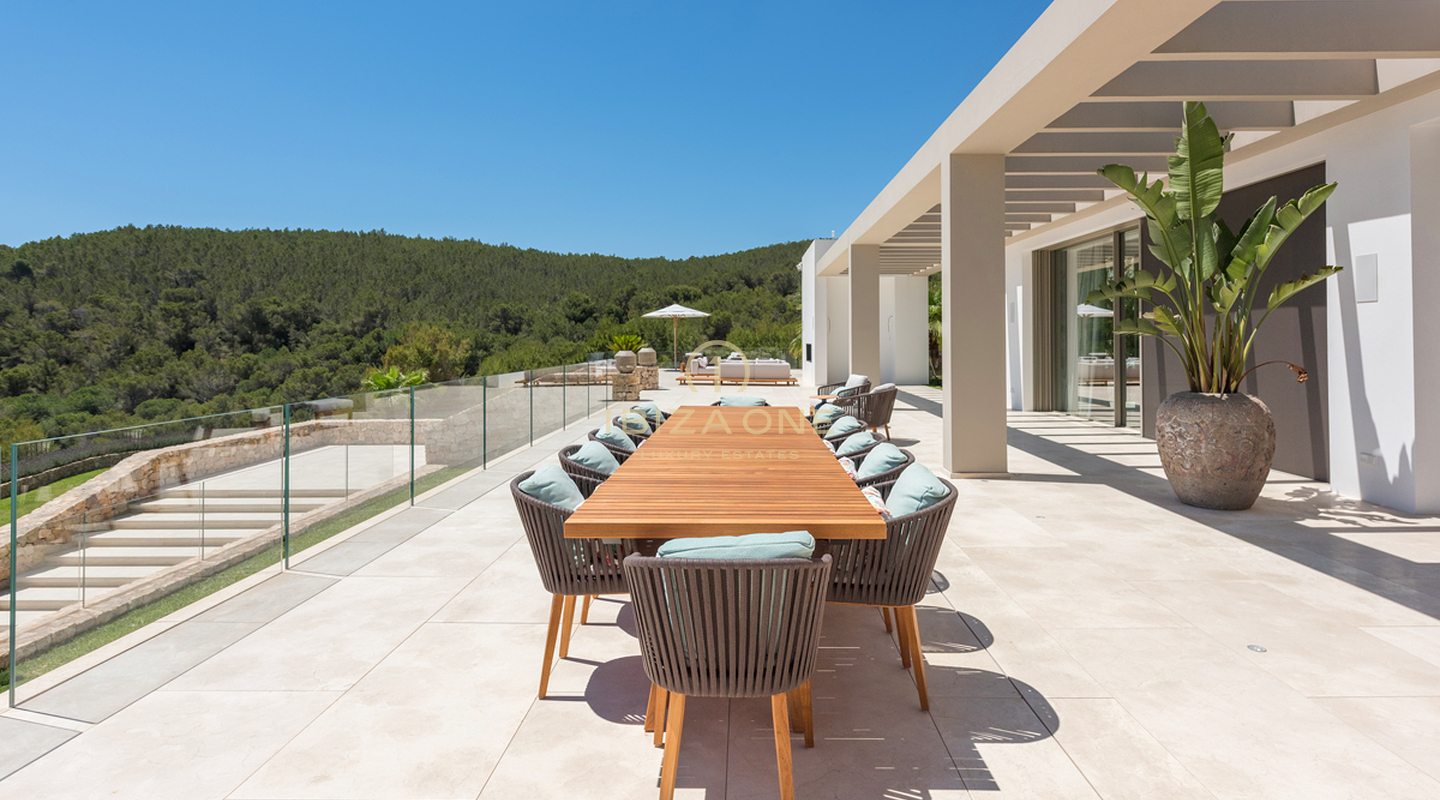 Il gioiello della corona di Ibiza: mega tenuta con vista panoramica sul mare e totale privacy in vendita a Santa Eulalia, Ibiza.