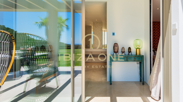 Il gioiello della corona di Ibiza: mega tenuta con vista panoramica sul mare e totale privacy in vendita a Santa Eulalia, Ibiza.