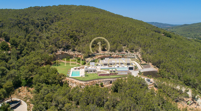 Il gioiello della corona di Ibiza: mega tenuta con vista panoramica sul mare e totale privacy in vendita a Santa Eulalia, Ibiza.