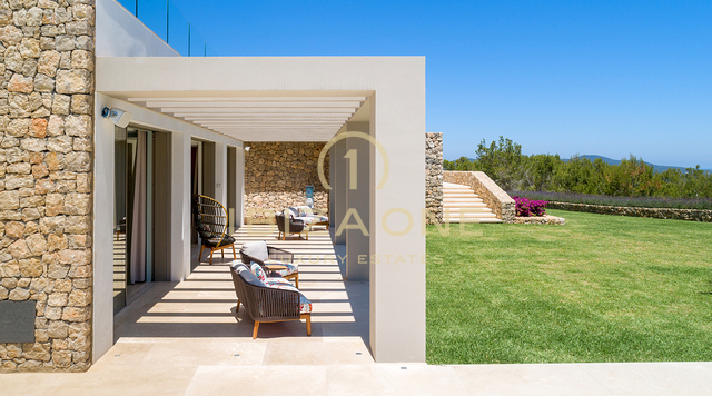 Il gioiello della corona di Ibiza: mega tenuta con vista panoramica sul mare e totale privacy in vendita a Santa Eulalia, Ibiza.