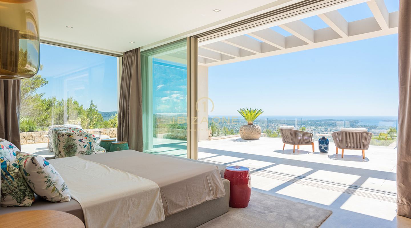 Il gioiello della corona di Ibiza: mega tenuta con vista panoramica sul mare e totale privacy in vendita a Santa Eulalia, Ibiza.