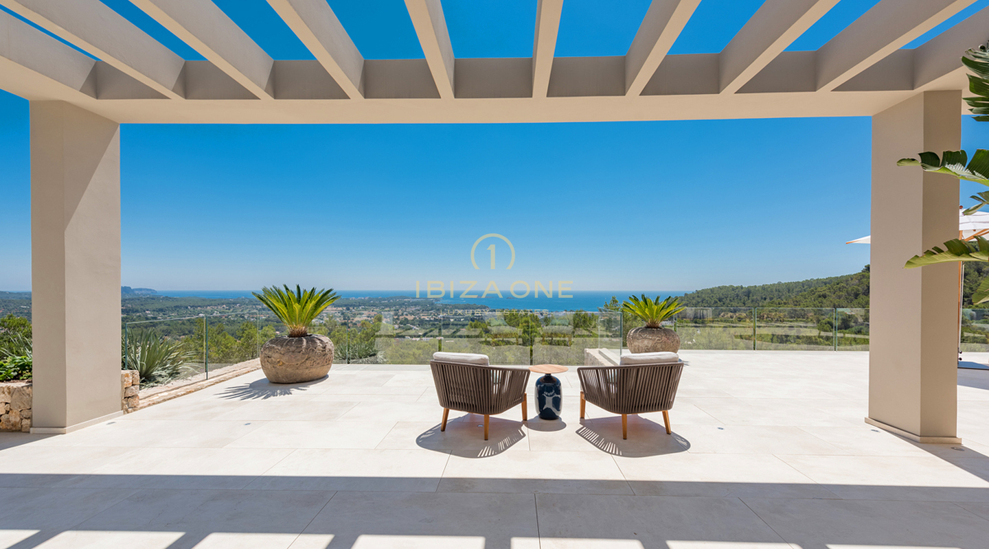 Il gioiello della corona di Ibiza: mega tenuta con vista panoramica sul mare e totale privacy in vendita a Santa Eulalia, Ibiza.