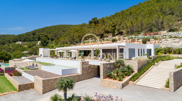 Joyau d'Ibiza – Propriété de prestige avec vue panoramique sur la mer et intimité totale à Santa Eulalia, Ibiza