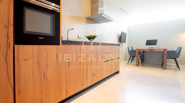 Il gioiello della corona di Ibiza: mega tenuta con vista panoramica sul mare e totale privacy in vendita a Santa Eulalia, Ibiza.