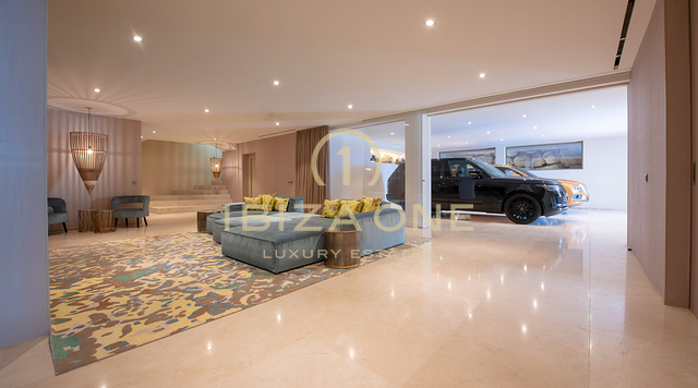 Il gioiello della corona di Ibiza: mega tenuta con vista panoramica sul mare e totale privacy in vendita a Santa Eulalia, Ibiza.