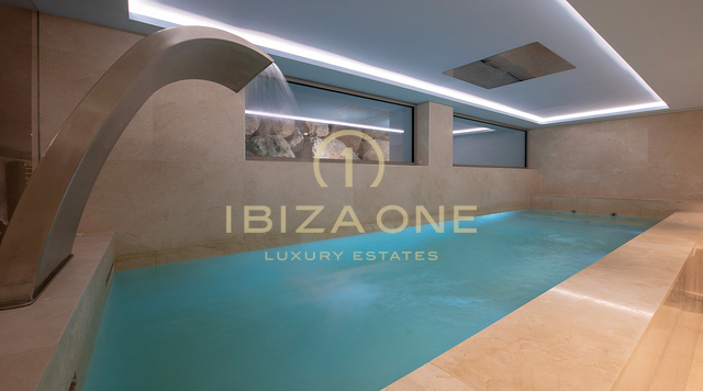 Il gioiello della corona di Ibiza: mega tenuta con vista panoramica sul mare e totale privacy in vendita a Santa Eulalia, Ibiza.