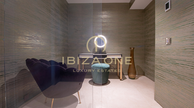 Il gioiello della corona di Ibiza: mega tenuta con vista panoramica sul mare e totale privacy in vendita a Santa Eulalia, Ibiza.