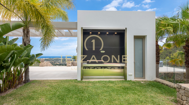 Il gioiello della corona di Ibiza: mega tenuta con vista panoramica sul mare e totale privacy in vendita a Santa Eulalia, Ibiza.