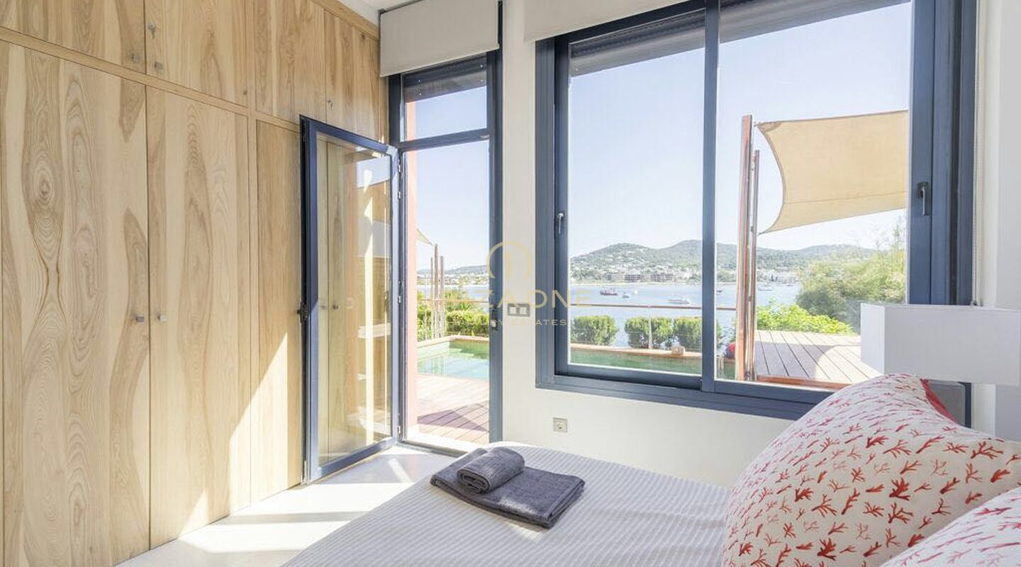 Appartement en première ligne avec accès privé à la mer à louer, Ibiza