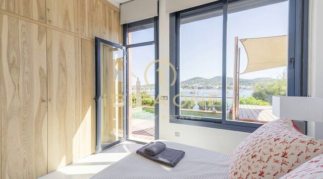 Appartement en première ligne avec accès privé à la mer à louer, Ibiza