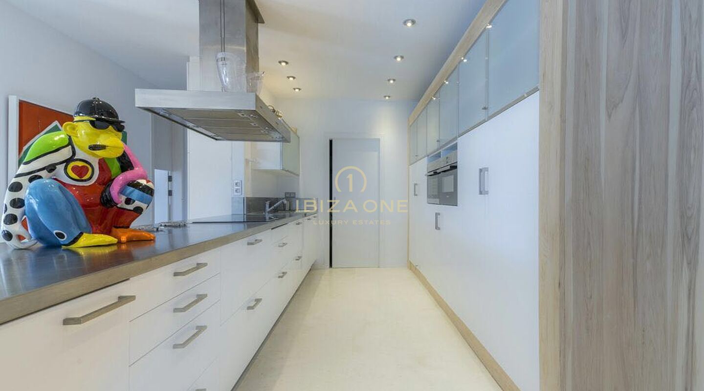 Appartement en première ligne avec accès privé à la mer à louer, Ibiza