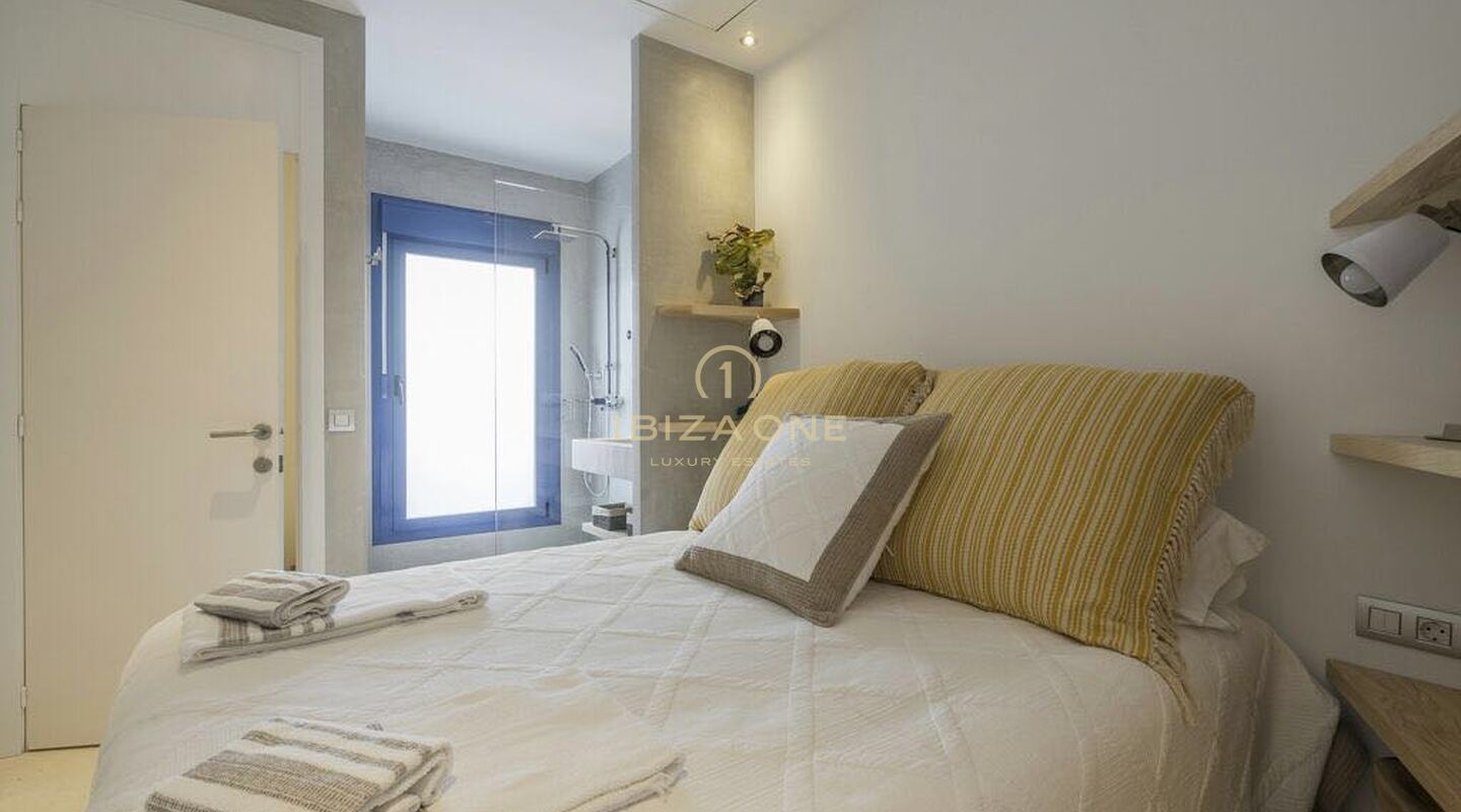 Apartamento en primera línea con acceso privado al mar en alquiler, Ibiza