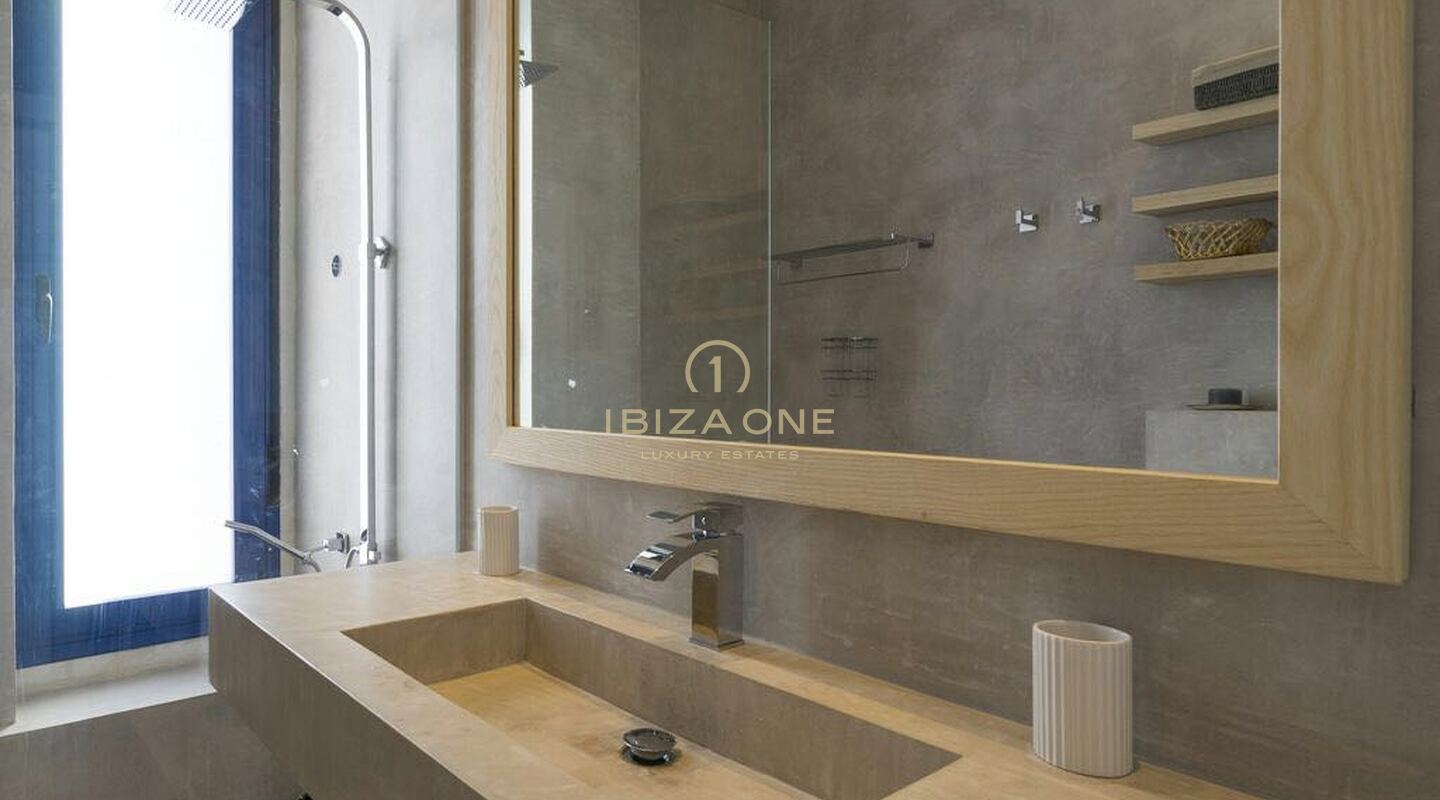First line apartment with private sea access for rent, Ibiza