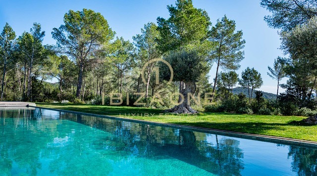 Privileged luxury finca for sale