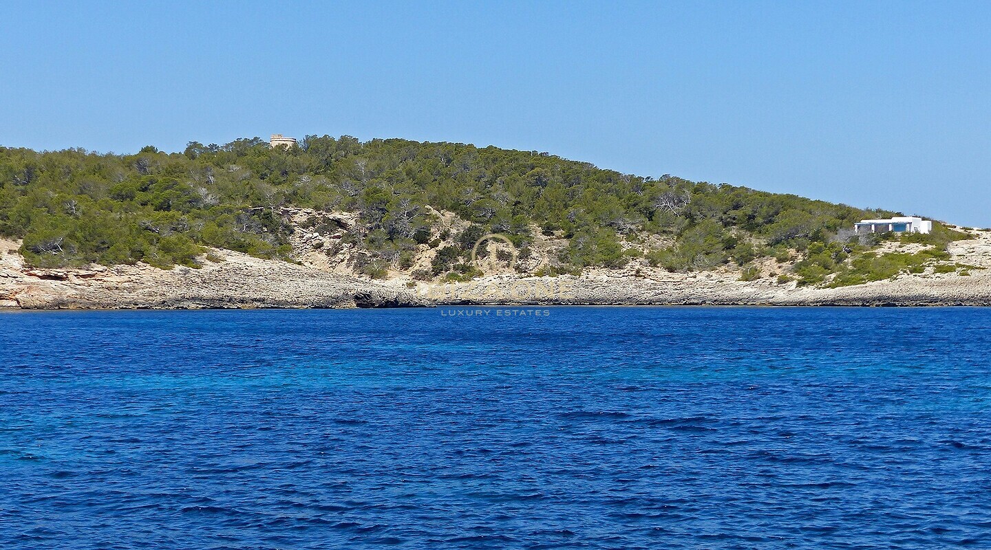 First sea line property with direct sea access for sale