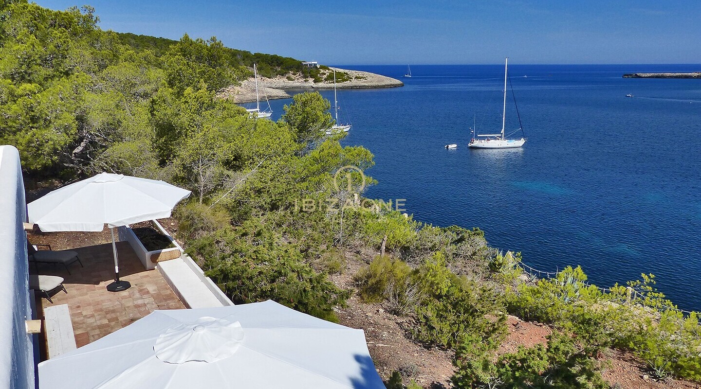 Propiedad en primera línea de mar con acceso directo al mar en venta