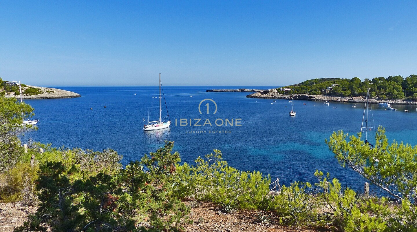 Propiedad en primera línea de mar con acceso directo al mar en venta