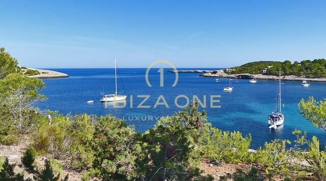 Propiedad en primera línea de mar con acceso directo al mar en venta