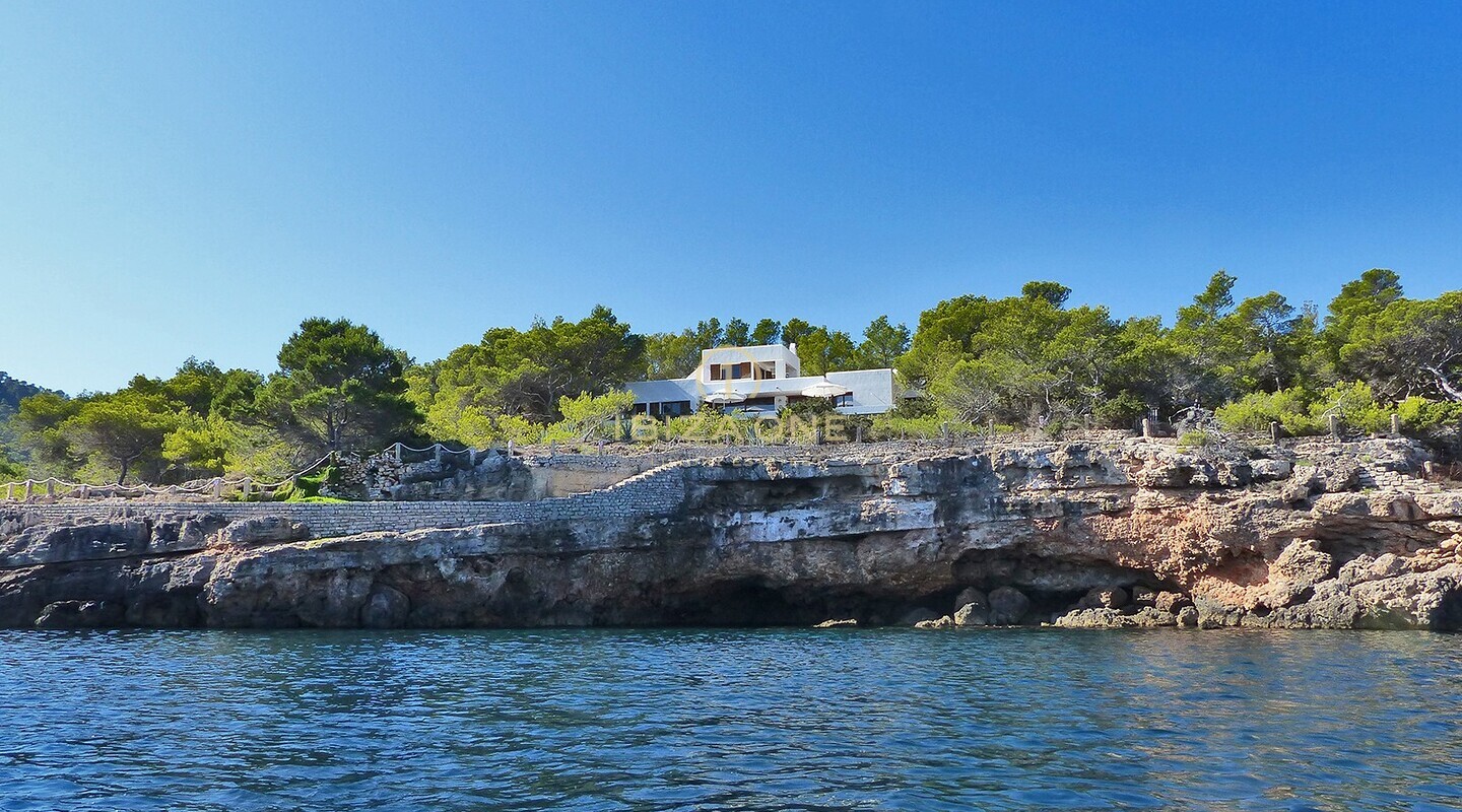 Propriété en première ligne de mer avec accès direct à la mer à vendre