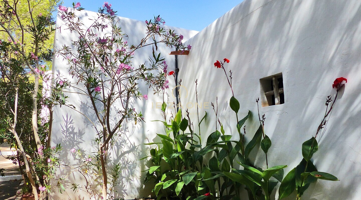 First sea line property with direct sea access for sale
