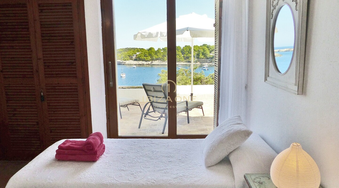 Propiedad en primera línea de mar con acceso directo al mar en venta