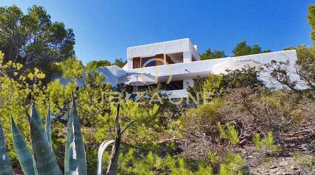 Propiedad en primera línea de mar con acceso directo al mar en venta