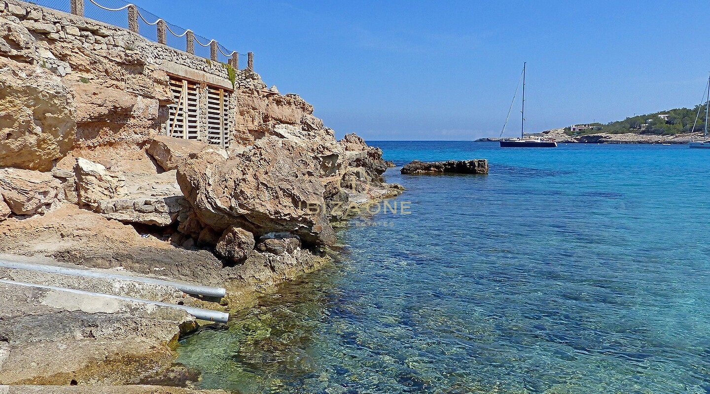 Propiedad en primera línea de mar con acceso directo al mar en venta