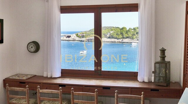 Propiedad en primera línea de mar con acceso directo al mar en venta