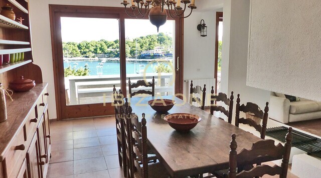 Propriété en première ligne de mer avec accès direct à la mer à vendre