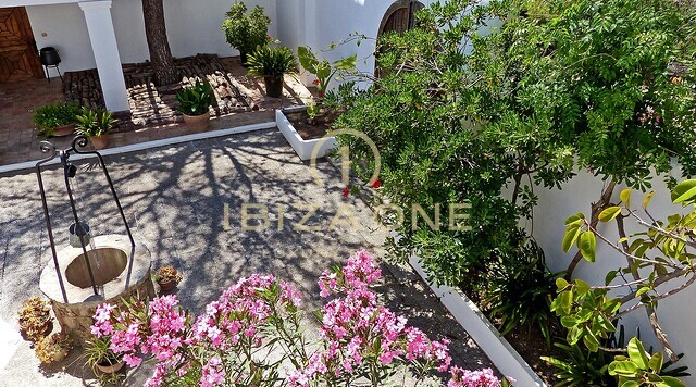 Propiedad en primera línea de mar con acceso directo al mar en venta