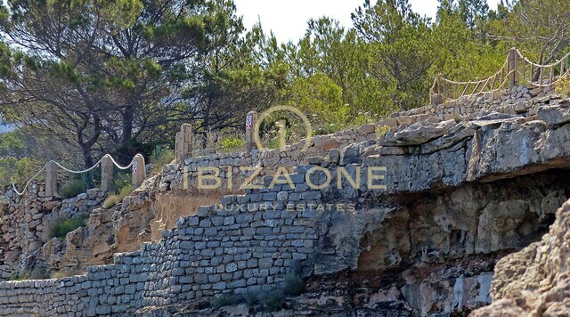 Недвижимость на первой линии моря с прямым выходом к морю на продажу