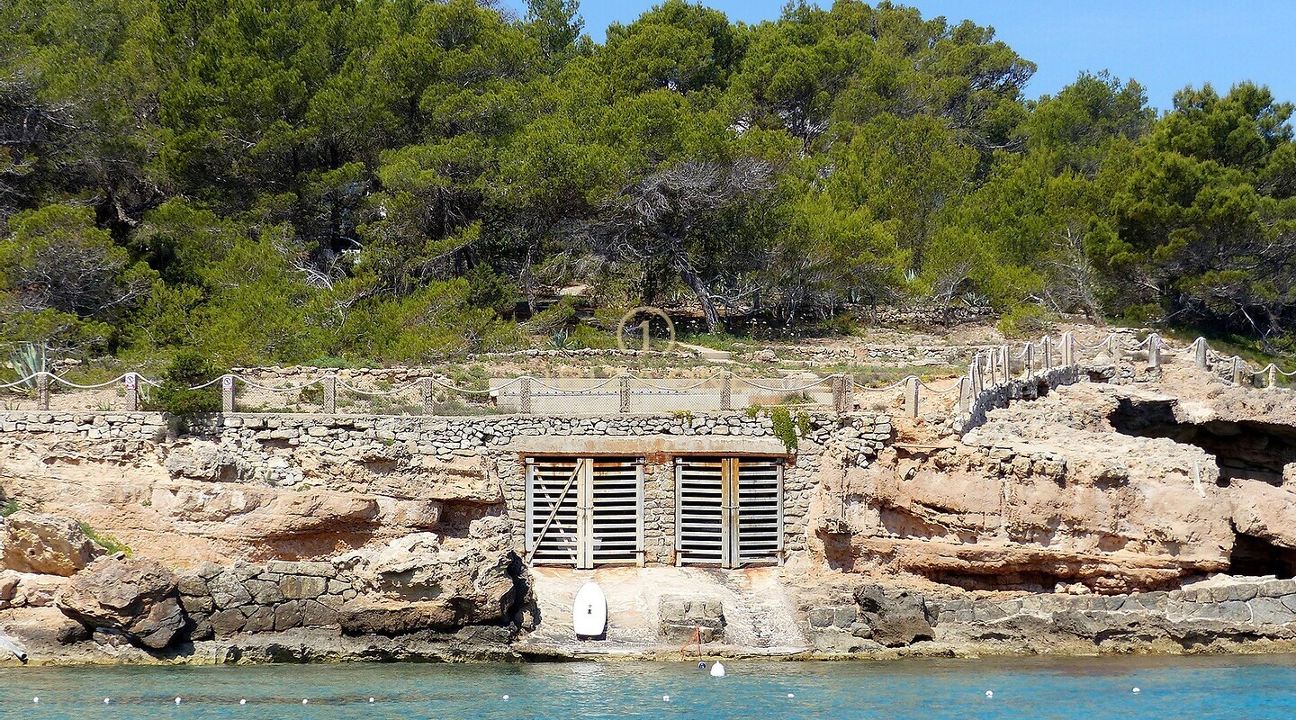 Propriété en première ligne de mer avec accès direct à la mer à vendre