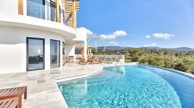 Hermosa villa Blakstad con vistas al mar en venta