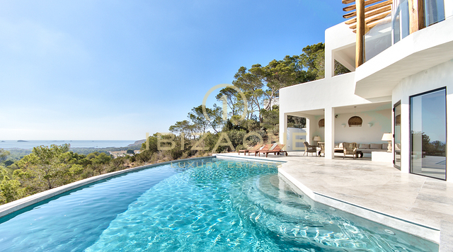 Hermosa villa Blakstad con vistas al mar en venta